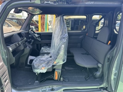 N-VAN(ホンダ)届出済未使用車 後席から見た前席