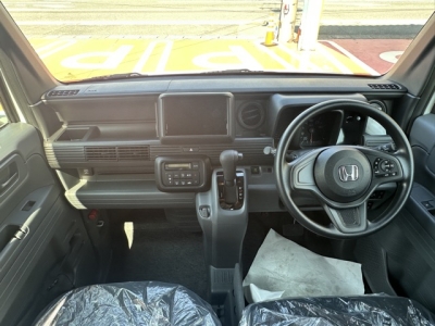 N-VAN(ホンダ)届出済未使用車 後席から見た前席