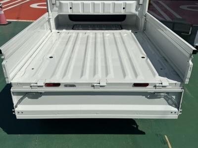 キャリートラック(スズキ)届出済未使用車 後席から見た前席
