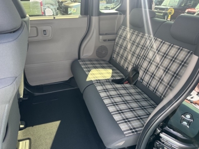 N-BOX(ホンダ)届出済未使用車 後席内装