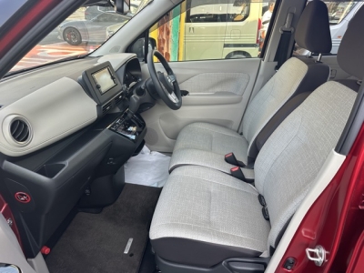デイズ(ニッサン)中古車 前席内装