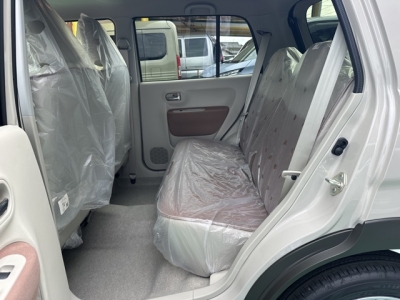 ラパン(スズキ)届出済未使用車 後席内装