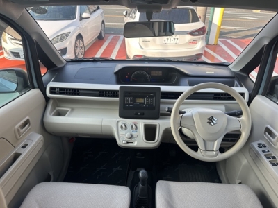 ワゴンR(スズキ)中古車 後席から見た前席