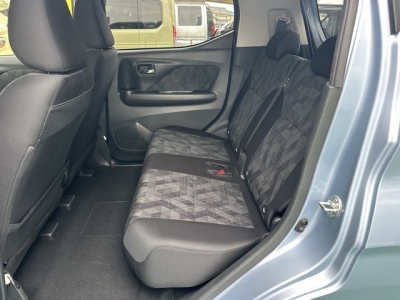 ekクロス(三菱)中古車 後席内装