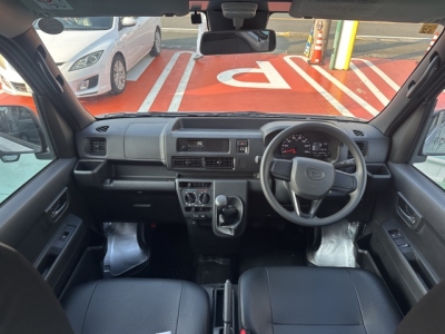 ハイゼットカーゴ(ダイハツ)中古車 後席から見た前席