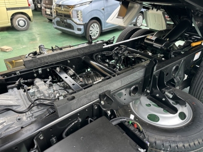 キャンター(三菱)登録済未使用車 後席内装