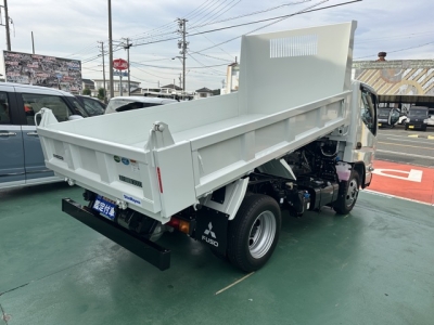 キャンター(三菱)登録済未使用車 内外装写真他