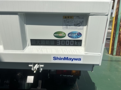 キャンター(三菱)レンタ登録済未使用車 後席内装