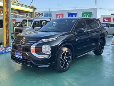 アウトランダーPHEV(三菱)中古車 前方