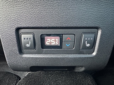 アウトランダーPHEV(三菱)中古車 内外装写真他