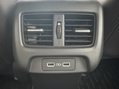 ZR-V(ホンダ)中古車 後席から見た前席