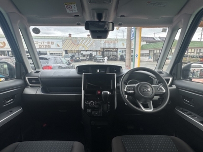 トールカスタム(ダイハツ)中古車 後席から見た前席