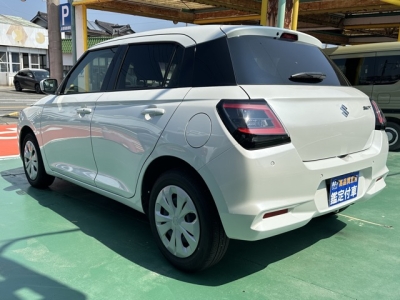 新型スイフト(スズキ)中古車 後方