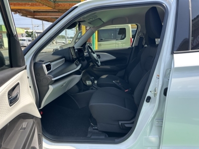 新型スイフト(スズキ)中古車 前席内装