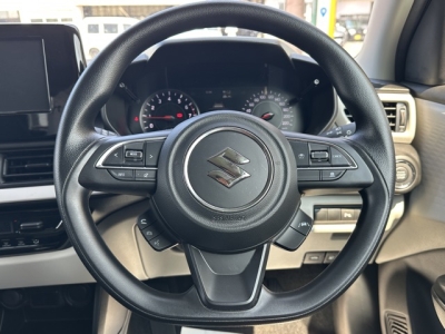 新型スイフト(スズキ)中古車 内外装写真