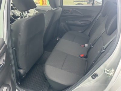 新型スイフト(スズキ)中古車 後席内装