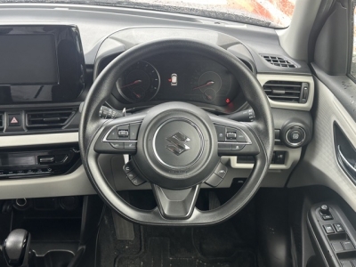 新型スイフト(スズキ)中古車 内外装写真