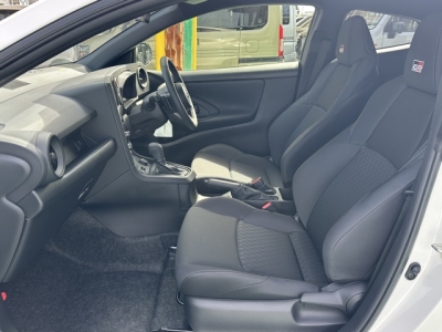 GRヤリス(トヨタ)登録済未使用車 前席内装