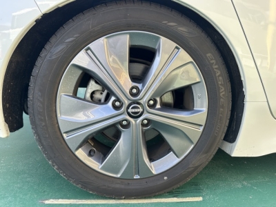 リーフ(ニッサン)中古車 内外装写真他２