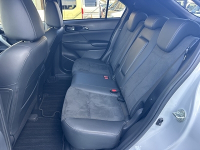 エクリプスクロスPHEV(三菱)中古車 後席内装
