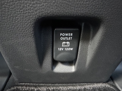 エクリプスクロスPHEV(三菱)中古車 後席から見た前席