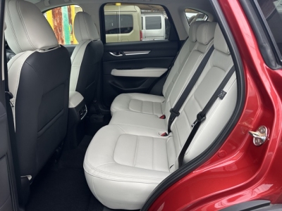 CX-5(マツダ)中古車 後席から見た前席
