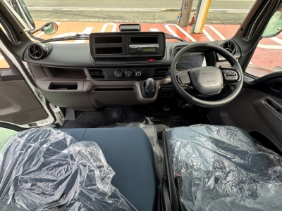 キャンター(三菱)レンタ登録済未使用車 内外装写真他