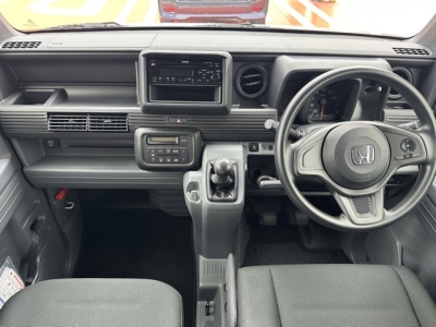 N-VAN(ホンダ)中古車 後席から見た前席