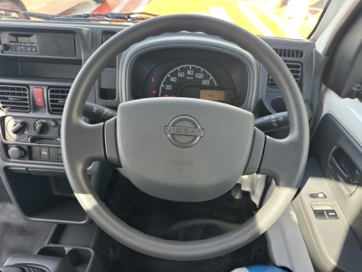 NT100クリッパー(ニッサン)届出済未使用車 内外装写真