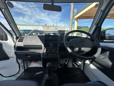 キャリイトラックのOEM(スズキ)届出済未使用車 後席内装