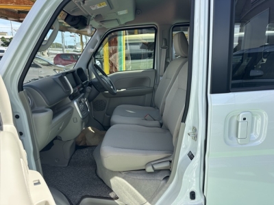 NV100クリッパーリオ(ニッサン)中古車 前席内装