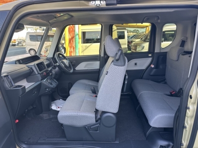 タント(ダイハツ)中古車 後席から見た前席