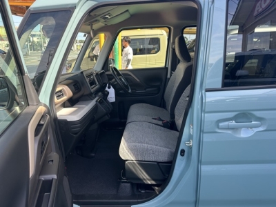 新型スペーシアのOEM(スズキ)中古車 前席内装
