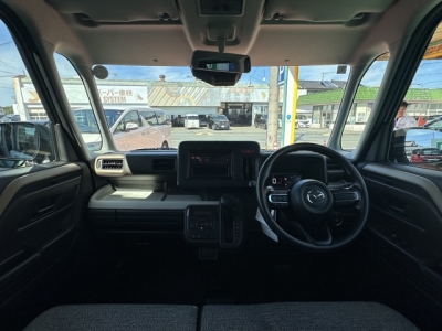 新型スペーシアのOEM(スズキ)中古車 後席から見た前席