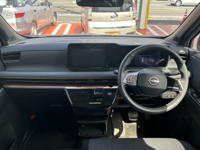 サクラ(ニッサン)中古車 後席から見た前席