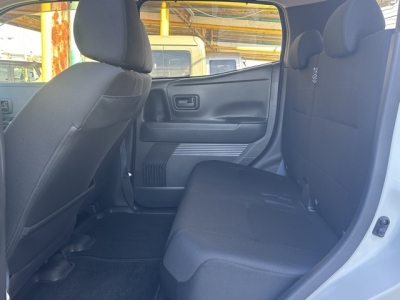 サクラ(ニッサン)中古車 後席内装