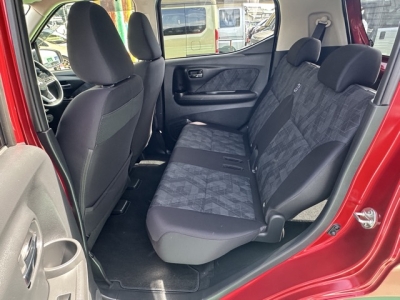 ekクロス(三菱)中古車 後席内装