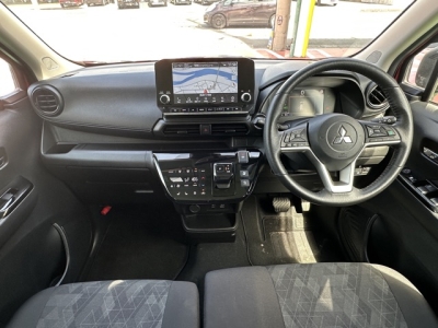 ekクロス(三菱)中古車 後席から見た前席