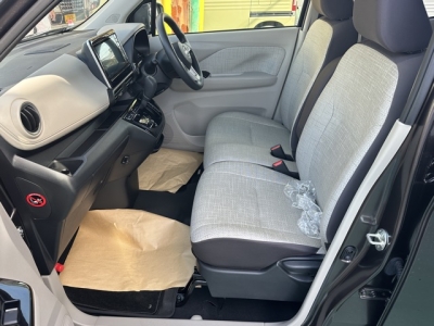 デイズ(ニッサン)ディーラ-試乗車 前席内装