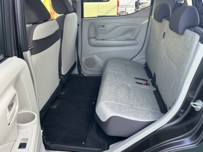 デイズ(ニッサン)ディーラ-試乗車 後席内装