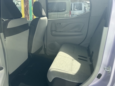 デイズ(ニッサン)中古車 後席内装