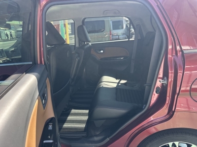 キャストのOEM(ダイハツ)中古車 後席内装