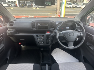 ミライース(ダイハツ)中古車 後席から見た前席