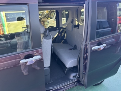 タント(ダイハツ)届出済未使用車 後席内装