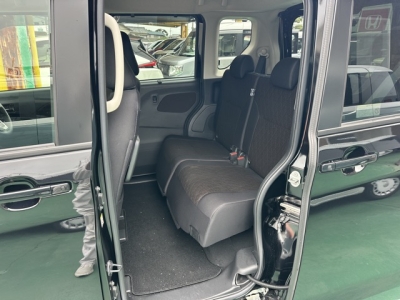eKクロススペース(三菱)中古車 後席内装