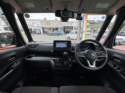 eKクロススペース(三菱)中古車 後席から見た前席
