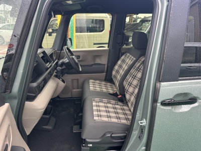 N-BOX(ホンダ)ディーラ-試乗車 前席内装