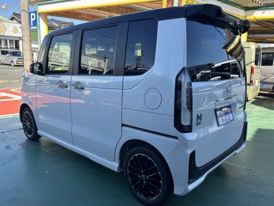 新型N-BOX(ホンダ)届出済未使用車 後方