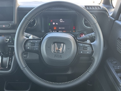 新型N-BOX(ホンダ)届出済未使用車 内外装写真