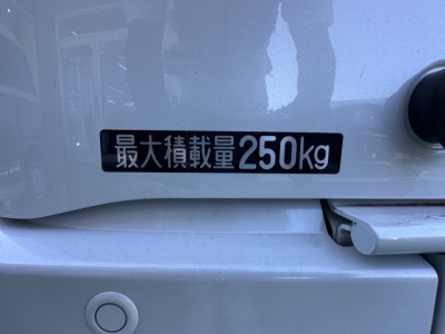 ハイゼットデッキバン(ダイハツ)届出済未使用車 内外装写真他１
